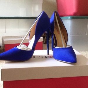 Blue pointed heels