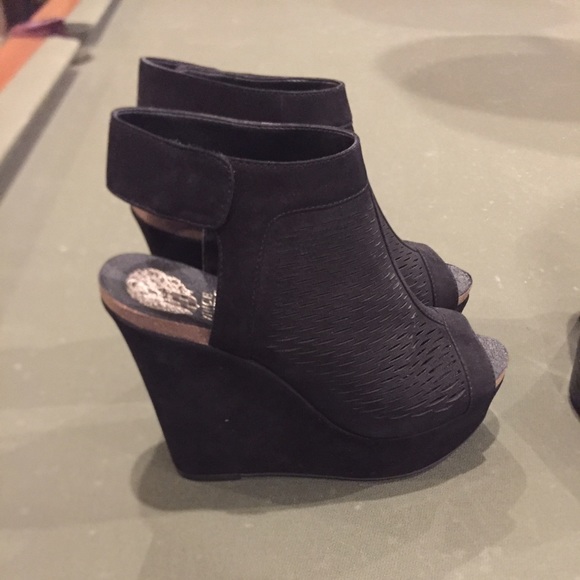 Vince Camuto black wedges.