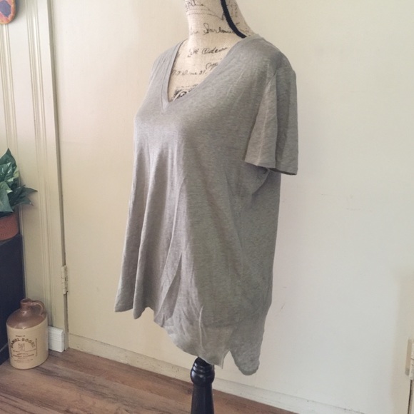 Lou & Grey Tops - Loose v neck tee