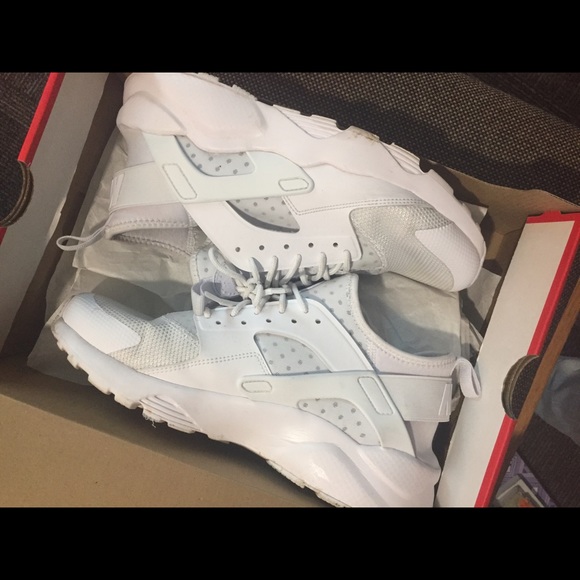 NIKE Huarache ALL WHITE