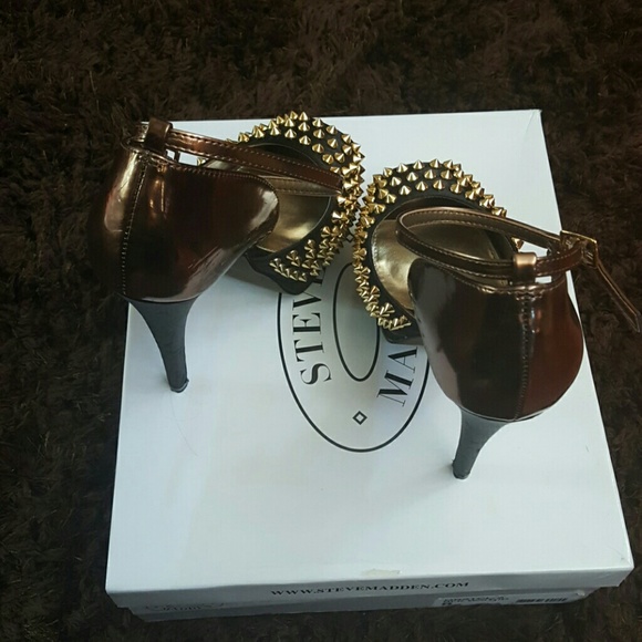 *SOLD*Black & Bronze Peep Toe Stud Heels - Picture 3 of 3