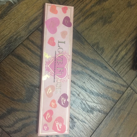Too faced love flush
