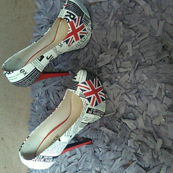 Heels - Picture 3 of 3