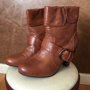 Heeled boots