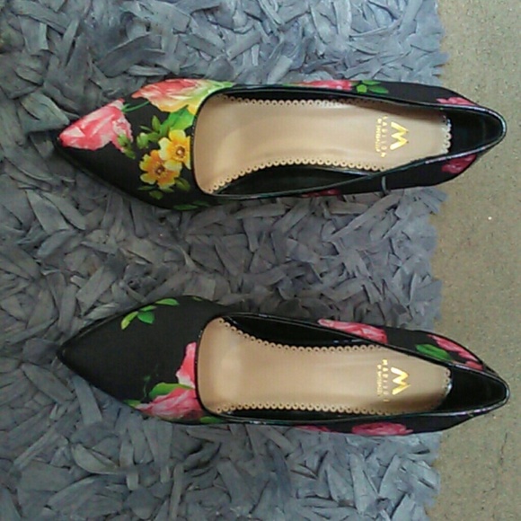 Heels - Picture 2 of 3