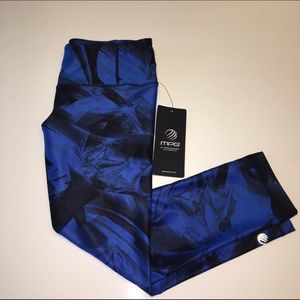 NWT MPG Dare Printed Capris