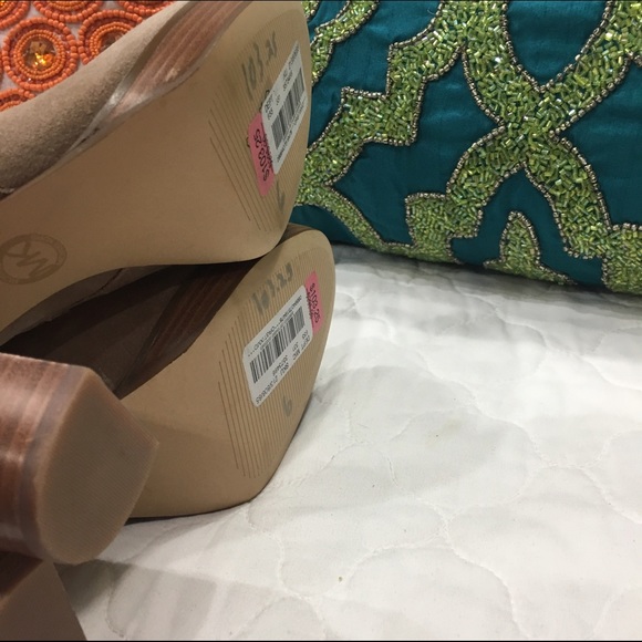 NEW✨ Michael Kors MK Natural Heels Suede Boots - Picture 4 of 4