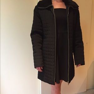 Black quilted Coat with faux Fur Collar