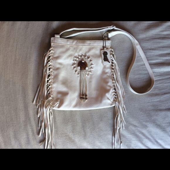 White cross body fringe bag with beads 🌙