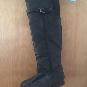 Tall up to the knee boots