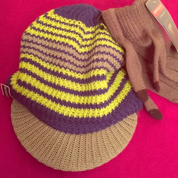 Reversible Brimmed Beanie & Gloves 2 Piece Set - Picture 1 of 4