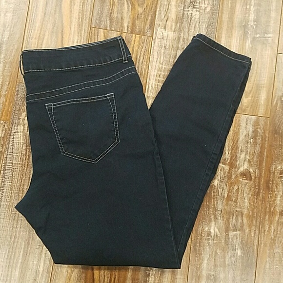 Maurices stretch jeans. 18 reg.