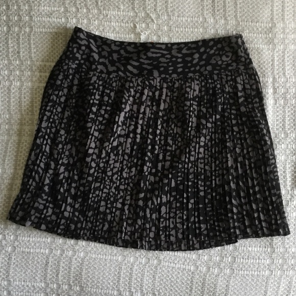 Loft Pleated skirt - Picture 1 of 4