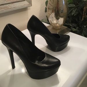 Jessica Simpson Black Waldo Heels