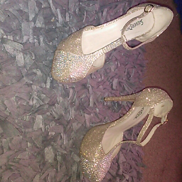 Heels - Picture 2 of 3