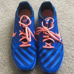 Nike sneakers; dual fusion training