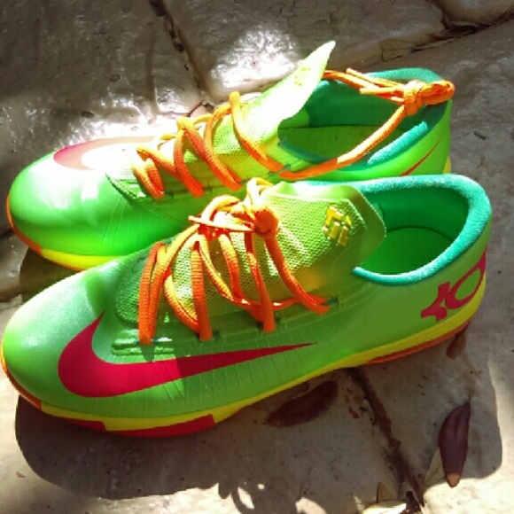 Nike kid 6 multi color size 7