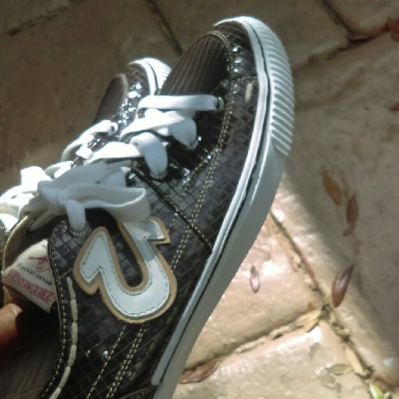 True religion low top patent leather sneakers sz11