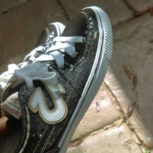 True religion low top patent leather sneakers sz11