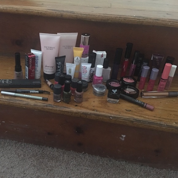 Makeup bundle - Picture 1 of 4