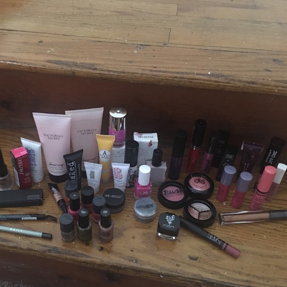Makeup bundle - Picture 2 of 4