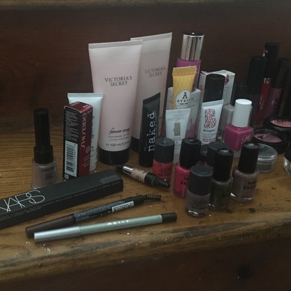 Makeup bundle - Picture 4 of 4