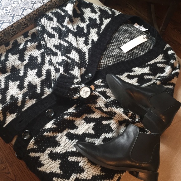 🔴FINAL SALE🔴 Millau Black and White Sweater