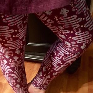 Lularoe OS snake leggings new. One size