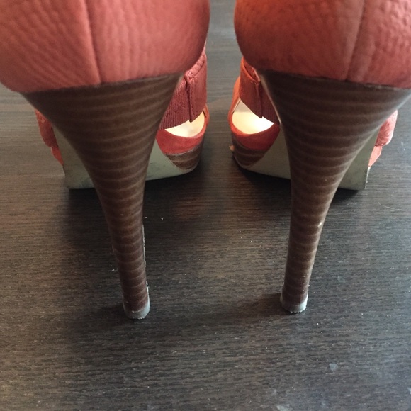 Nine West "Make Waves" Coral Heels - Picture 2 of 4