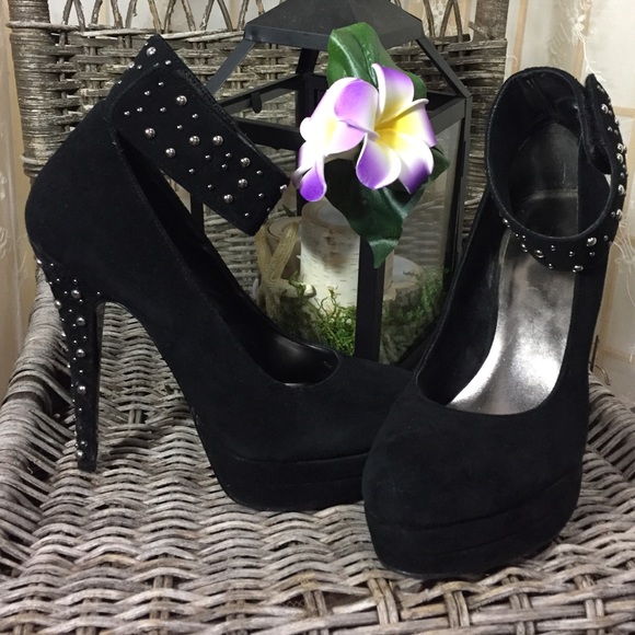 Bakers Suede pumps.