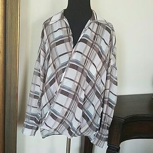 Vince camuto plaid pattern blouse