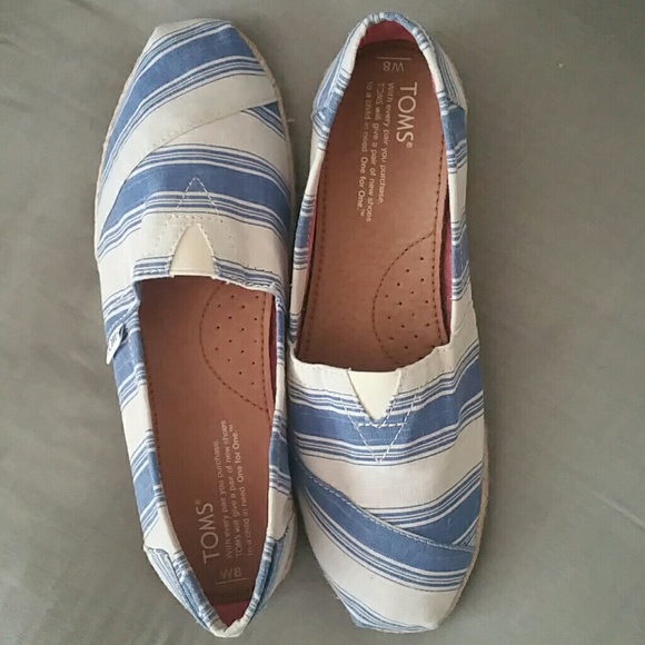 TOMS Shoes - NWOT Womens TOMS