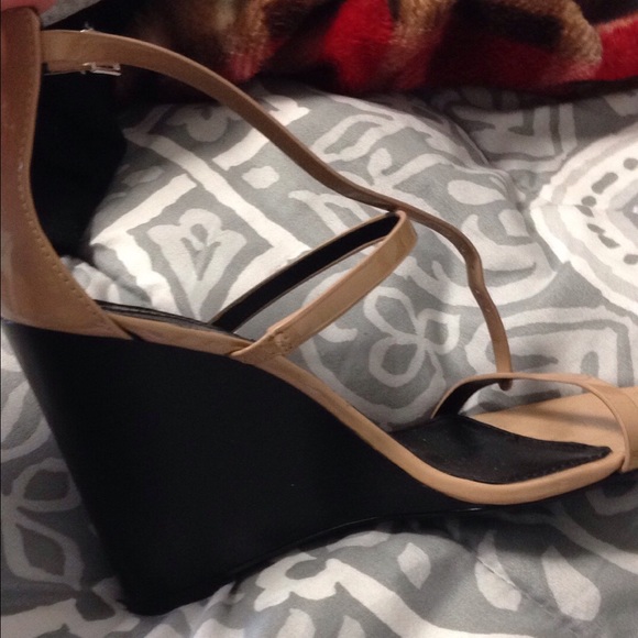 Strappy Nude/Black Wedges
