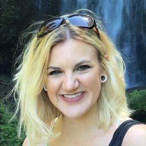 Meet your Posher, Lauren