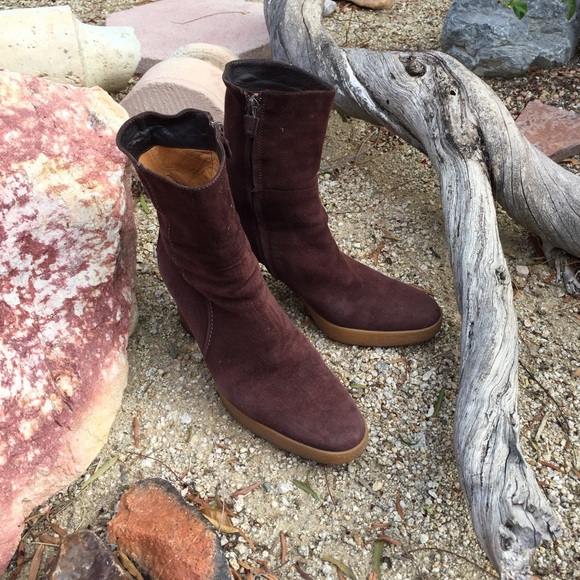 Tod's Ankle High Brown Suede Boots