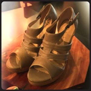 Tan N by Nicole Miller size 7