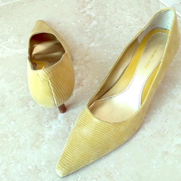 bandolino low heel pumps