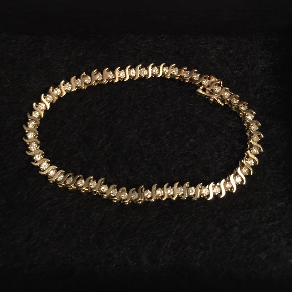 Diamond tennis bracelet yellow gold
