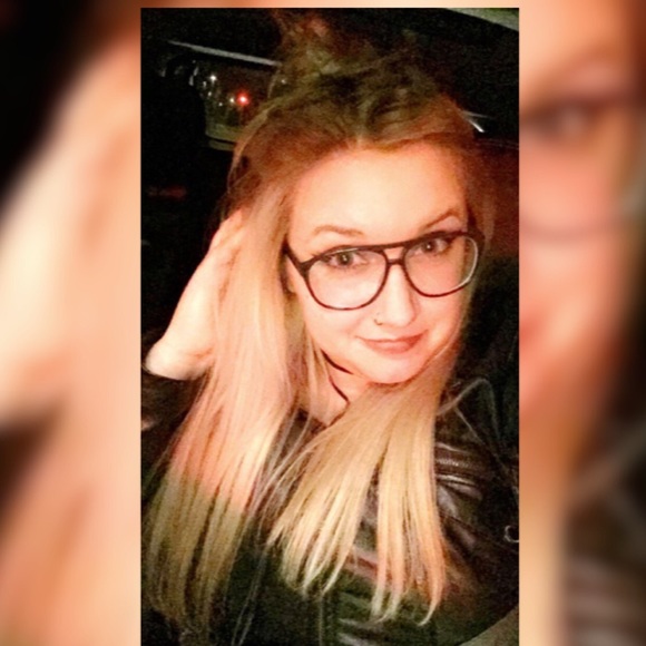 Meet your Posher, Taylor - Picture 2 of 2