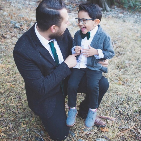 Grey blazer jacket. //