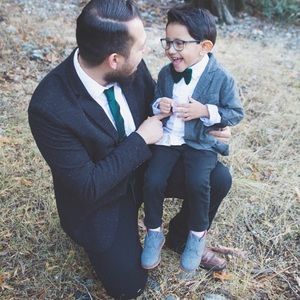 Grey blazer jacket. //