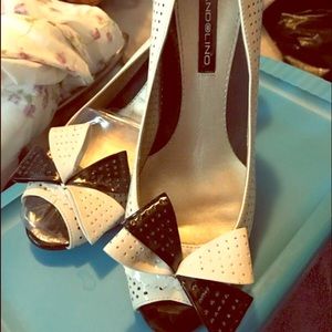 Bandolino Bow tie heel