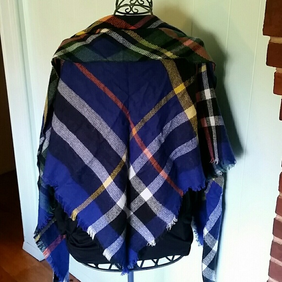 LAST ONE⏳Soft Plaid Triangle Blanket Scarf - Picture 2 of 3