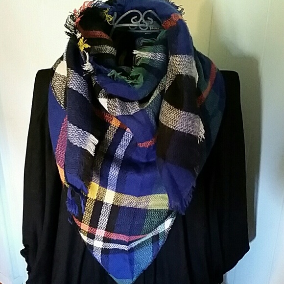 LAST ONE⏳Soft Plaid Triangle Blanket Scarf - Picture 3 of 3