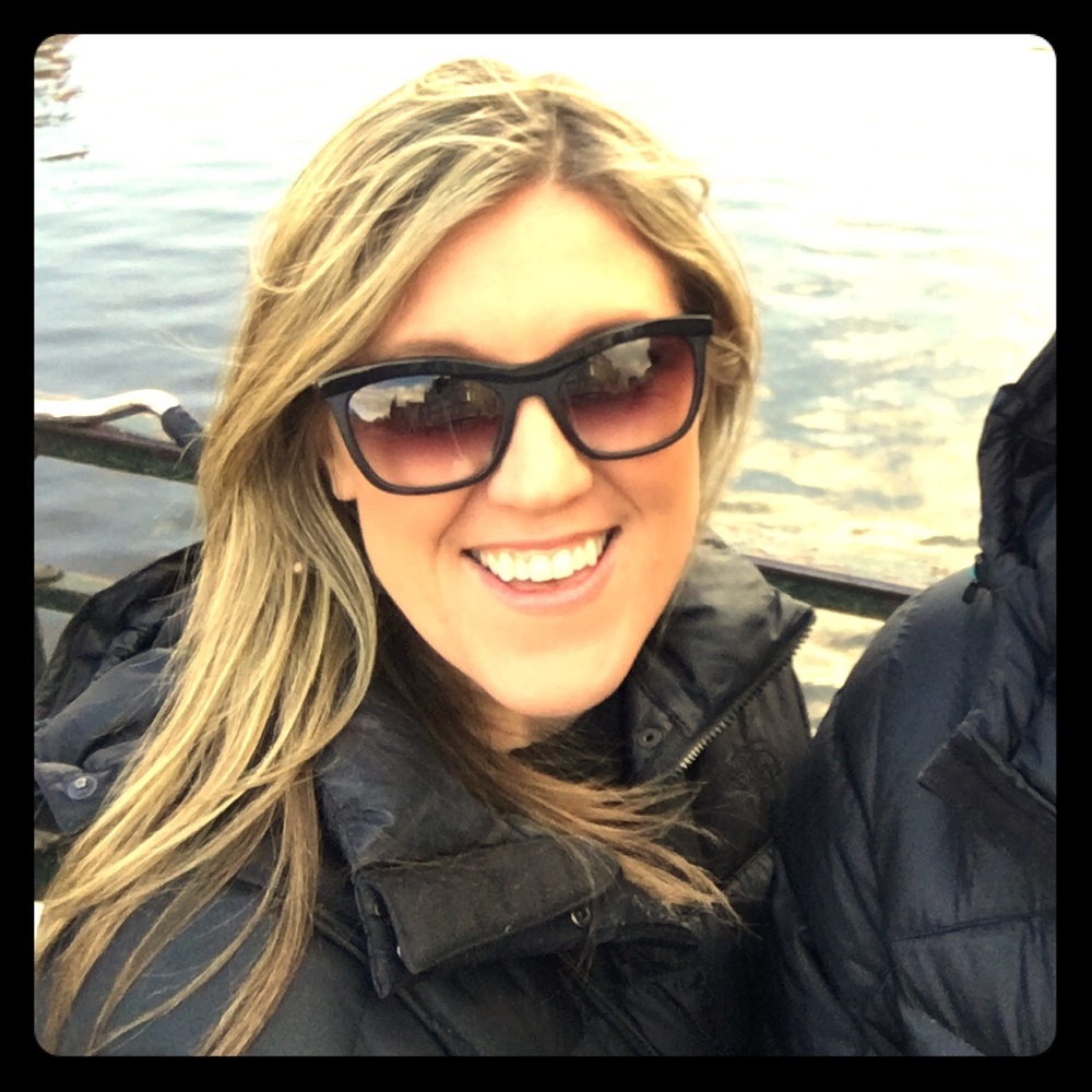Meet your Posher, Meghan 👠👡👢👙🕶👜👛👝👒