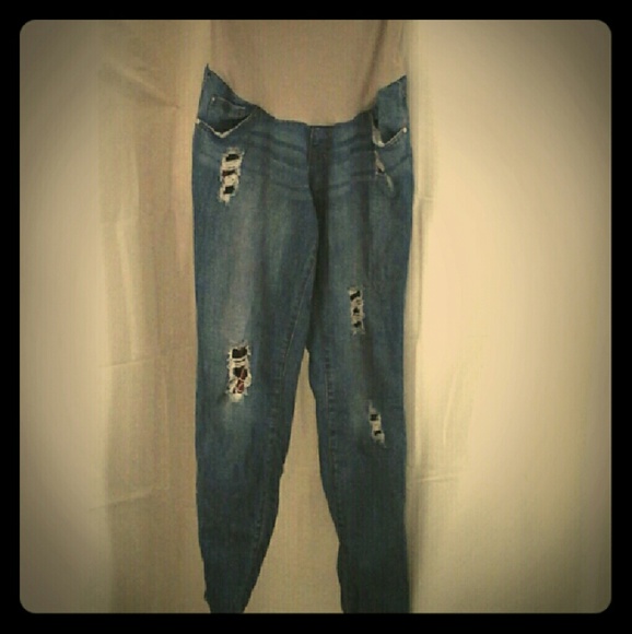Flannel patched maternity jeans
