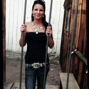 Meet your Posher, Apryl