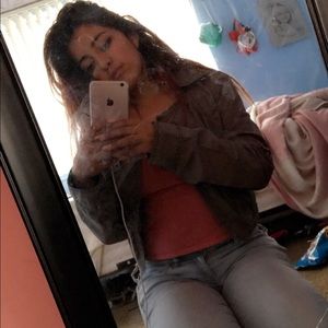 Meet your Posher, Ofelia