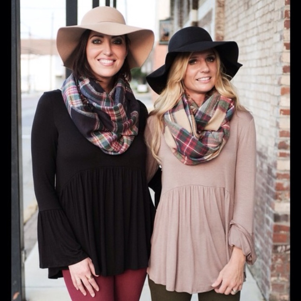 •Bell Sleeve Top• - Picture 3 of 6