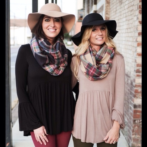 •Bell Sleeve Top• - Picture 3 of 6